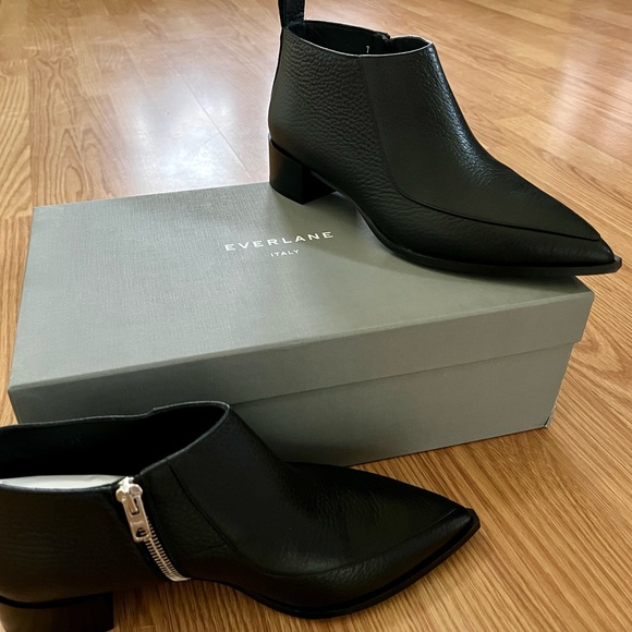 NWT Everlane The Boss Bootie. Size 7. Black pebbled leather. - Picture 7 of 10